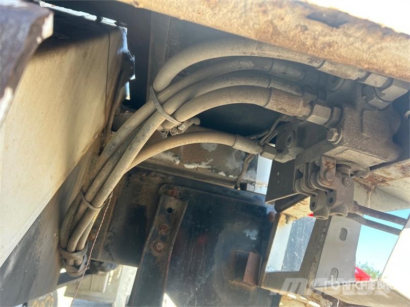Freightliner DM47B TR on Freightliner M2106 4x4 Digger Derrick Камиони с подвижни сондажни кули