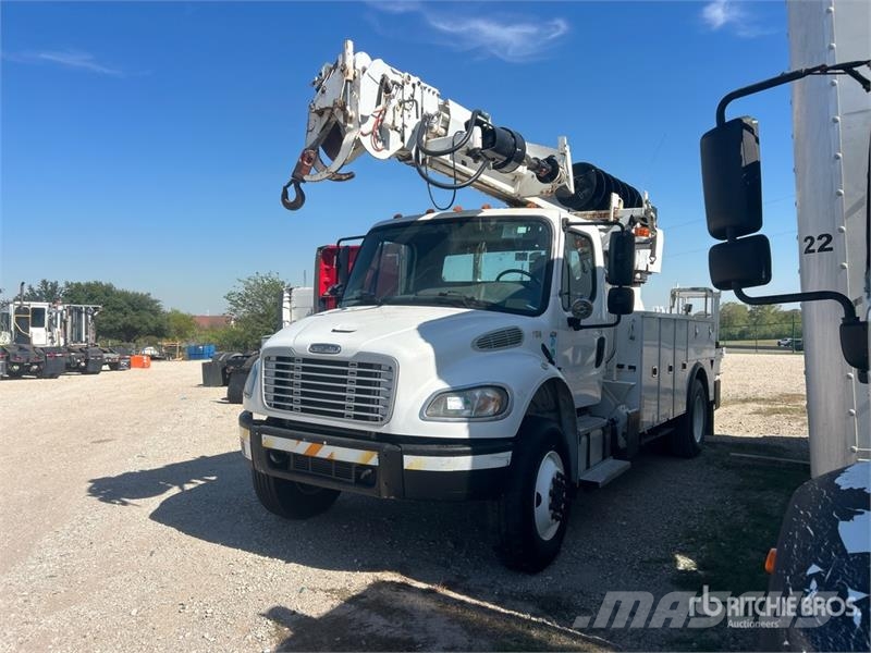 Freightliner DM47B TR on Freightliner M2106 4x4 Digger Derrick Камиони с подвижни сондажни кули