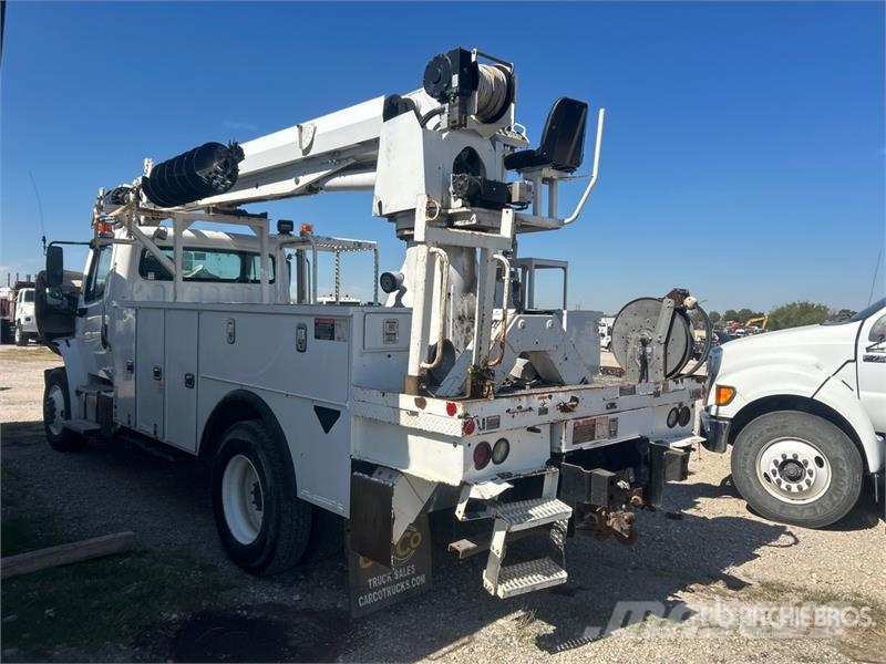 Freightliner DM47B TR on Freightliner M2106 4x4 Digger Derrick Камиони с подвижни сондажни кули