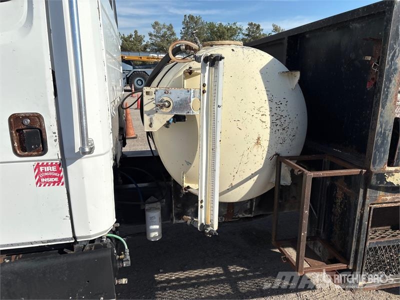 Freightliner FL 60 شاحنات مسطحة/مفصلية الجوانب