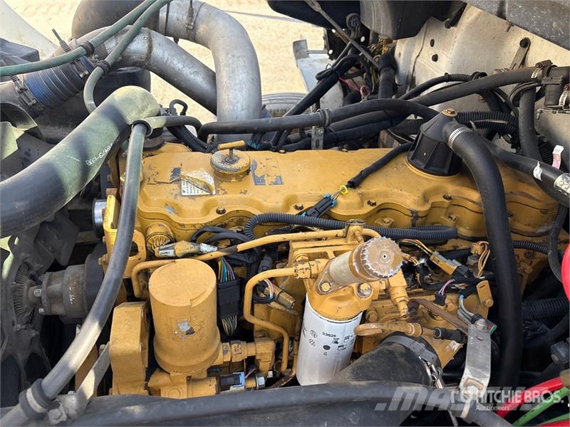 Freightliner FL 60 شاحنات مسطحة/مفصلية الجوانب