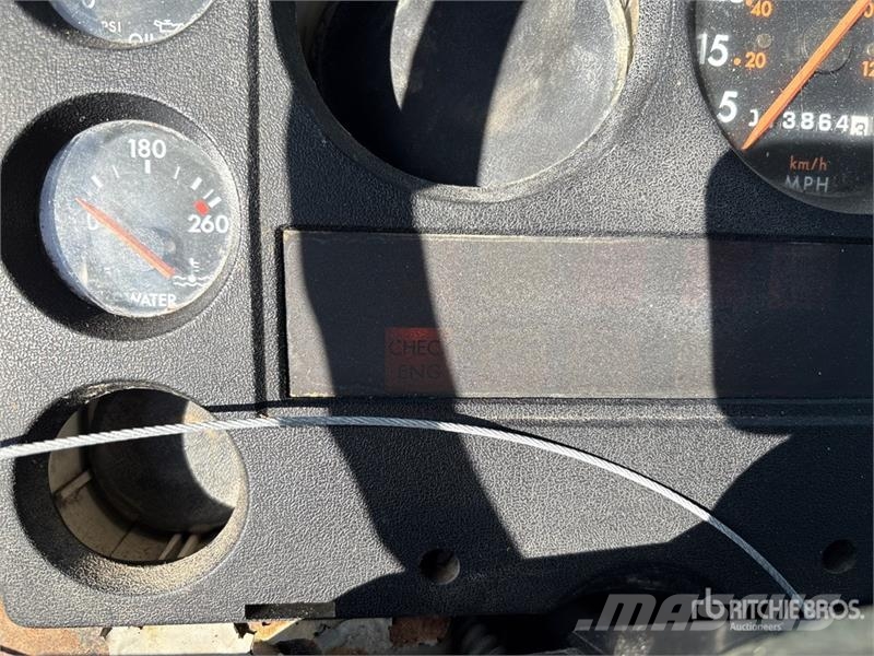 Freightliner FL 60 شاحنات مسطحة/مفصلية الجوانب