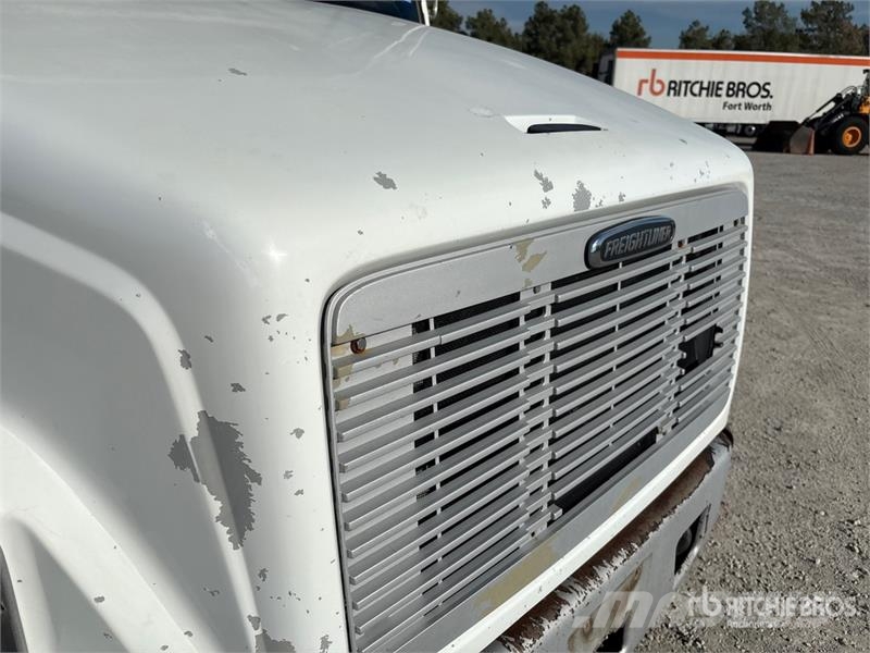 Freightliner FL 60 شاحنات مسطحة/مفصلية الجوانب