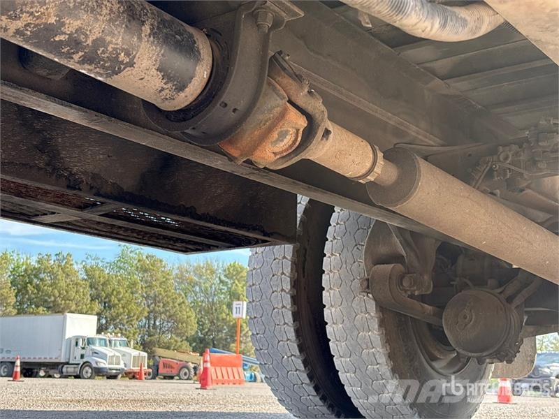 Freightliner FL 60 شاحنات مسطحة/مفصلية الجوانب