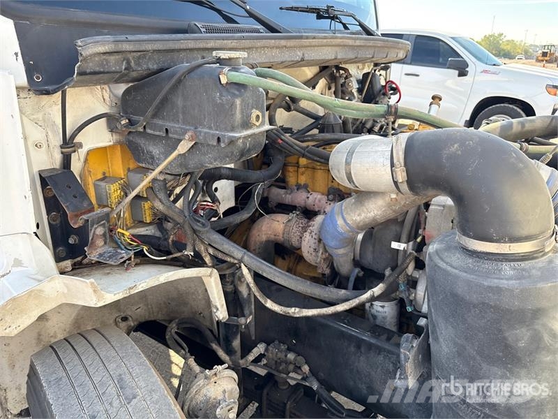 Freightliner FL 60 شاحنات مسطحة/مفصلية الجوانب