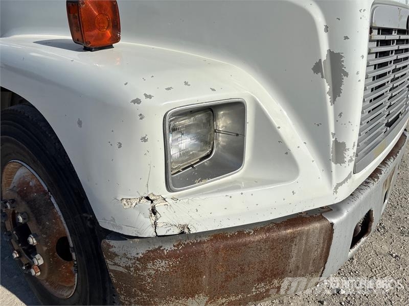 Freightliner FL 60 شاحنات مسطحة/مفصلية الجوانب