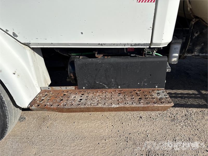 Freightliner FL 60 شاحنات مسطحة/مفصلية الجوانب