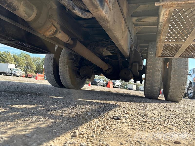 Freightliner FL 60 شاحنات مسطحة/مفصلية الجوانب