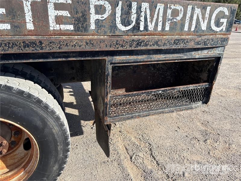 Freightliner FL 60 شاحنات مسطحة/مفصلية الجوانب