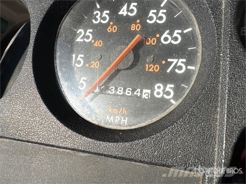 Freightliner FL 60 شاحنات مسطحة/مفصلية الجوانب
