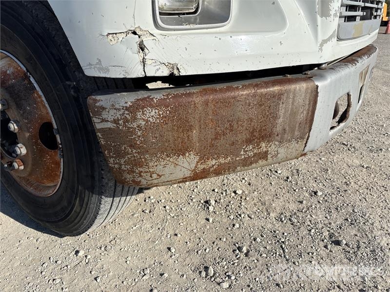 Freightliner FL 60 شاحنات مسطحة/مفصلية الجوانب