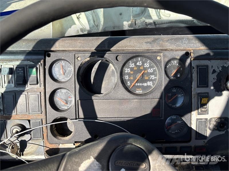 Freightliner FL 60 شاحنات مسطحة/مفصلية الجوانب