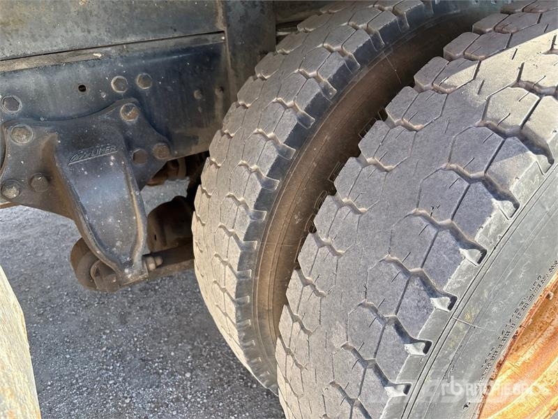 Freightliner FL 60 شاحنات مسطحة/مفصلية الجوانب