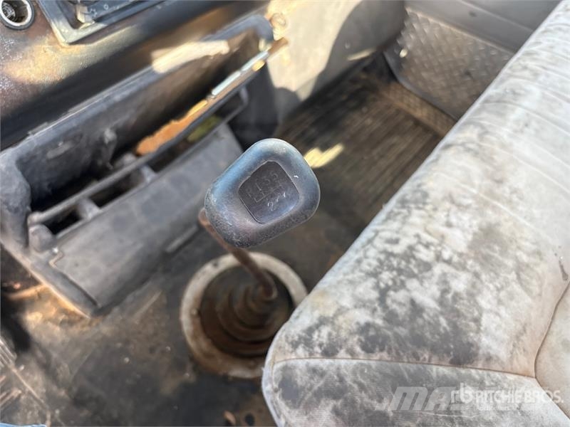 Freightliner FL 60 شاحنات مسطحة/مفصلية الجوانب