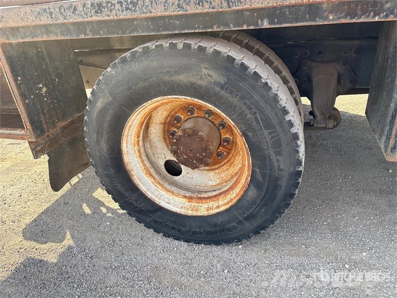 Freightliner FL 60 شاحنات مسطحة/مفصلية الجوانب