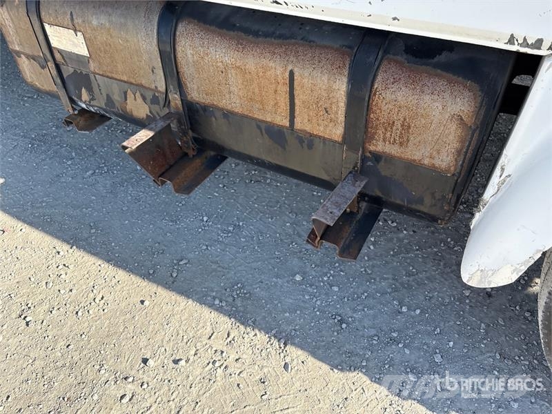 Freightliner FL 60 شاحنات مسطحة/مفصلية الجوانب