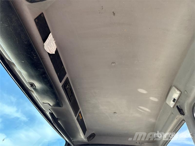 Freightliner FL 60 شاحنات مسطحة/مفصلية الجوانب
