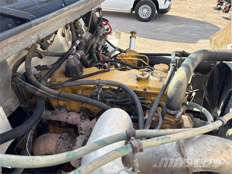 Freightliner FL 60 شاحنات مسطحة/مفصلية الجوانب