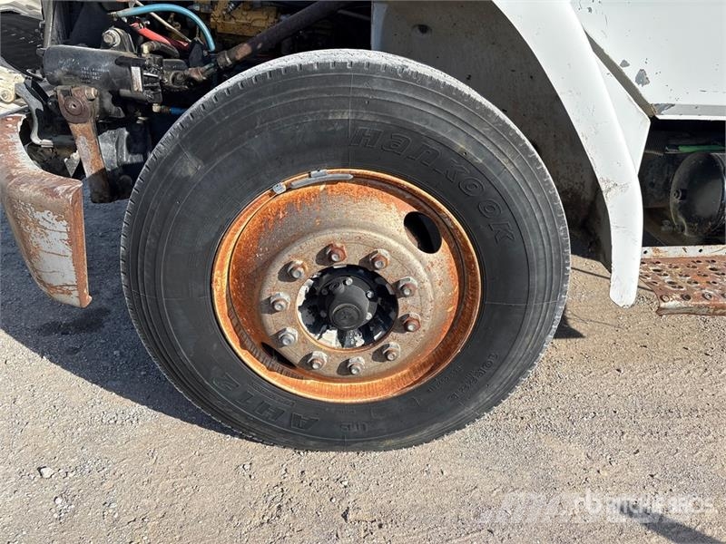 Freightliner FL 60 شاحنات مسطحة/مفصلية الجوانب