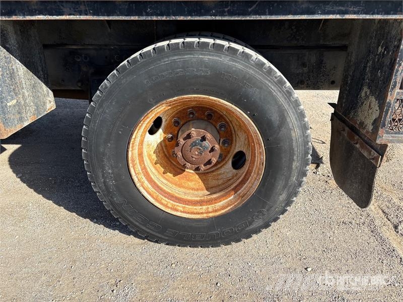 Freightliner FL 60 شاحنات مسطحة/مفصلية الجوانب