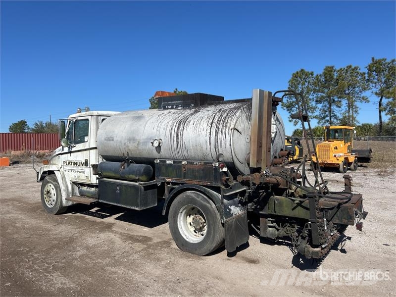 Freightliner FL 70 Säiliöautot
