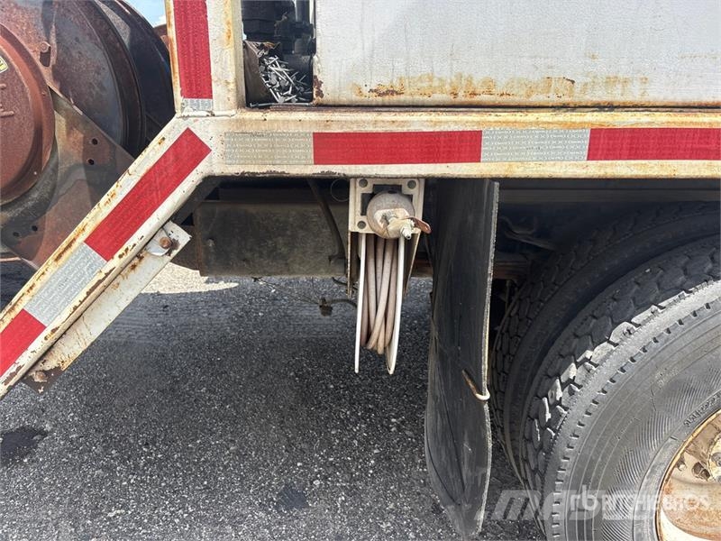 Freightliner FL 70 Camiones cisterna