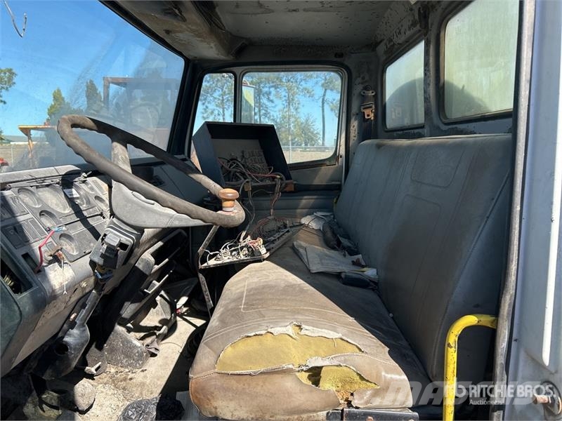 Freightliner FL 70 Säiliöautot