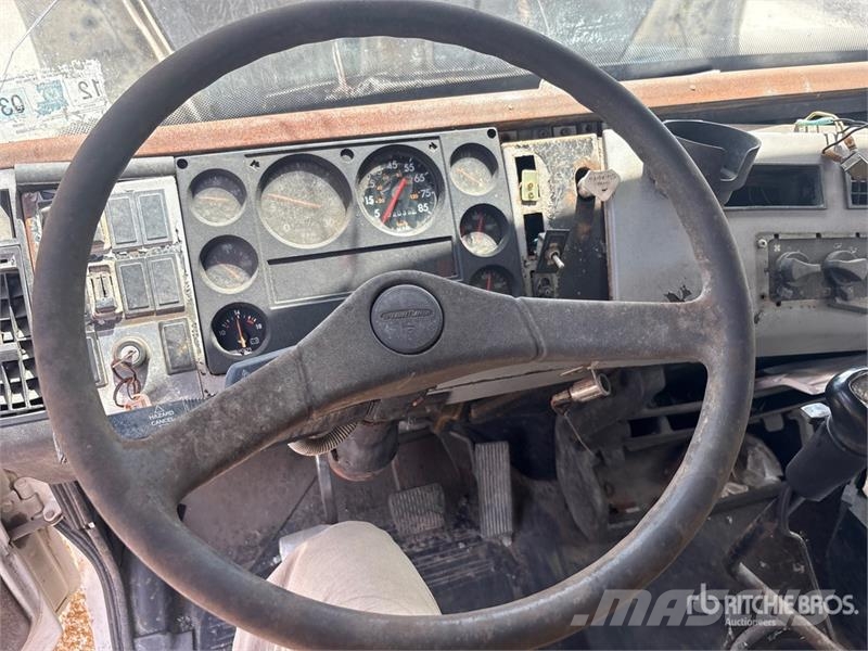 Freightliner FL 70 Camiones cisterna