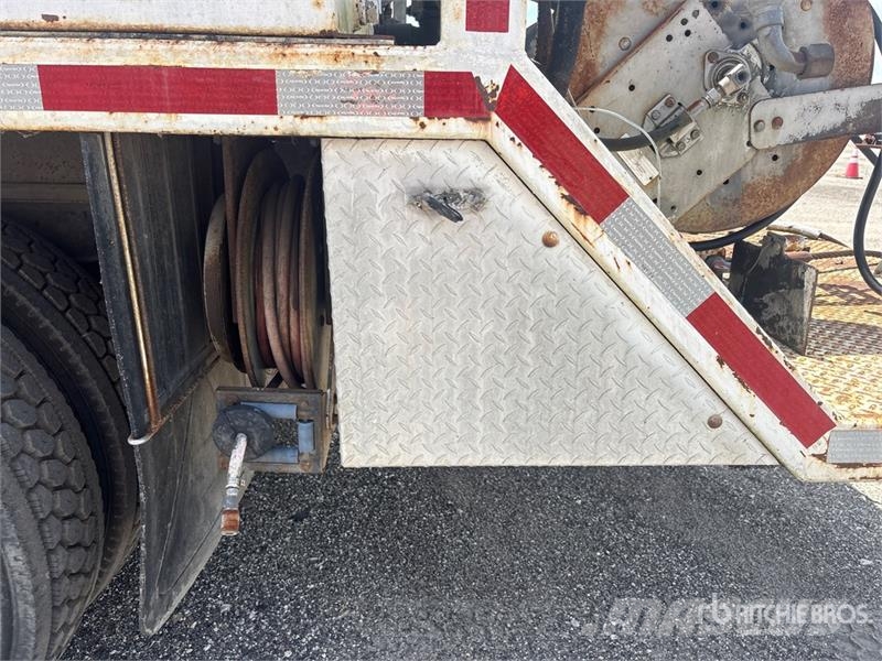 Freightliner FL 70 Camiones cisterna