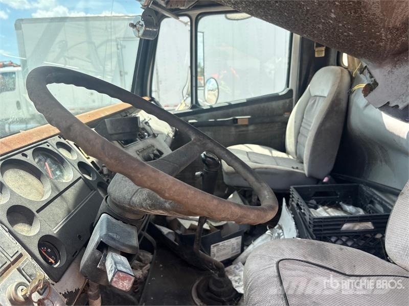Freightliner FL 70 Camiones cisterna