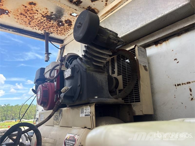 Freightliner FL 70 Camiones cisterna