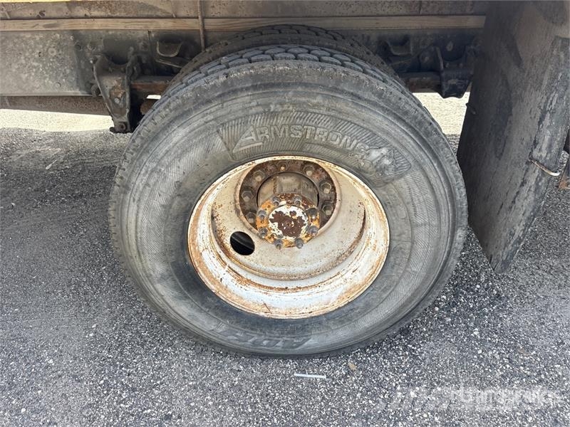 Freightliner FL 70 Camiones cisterna