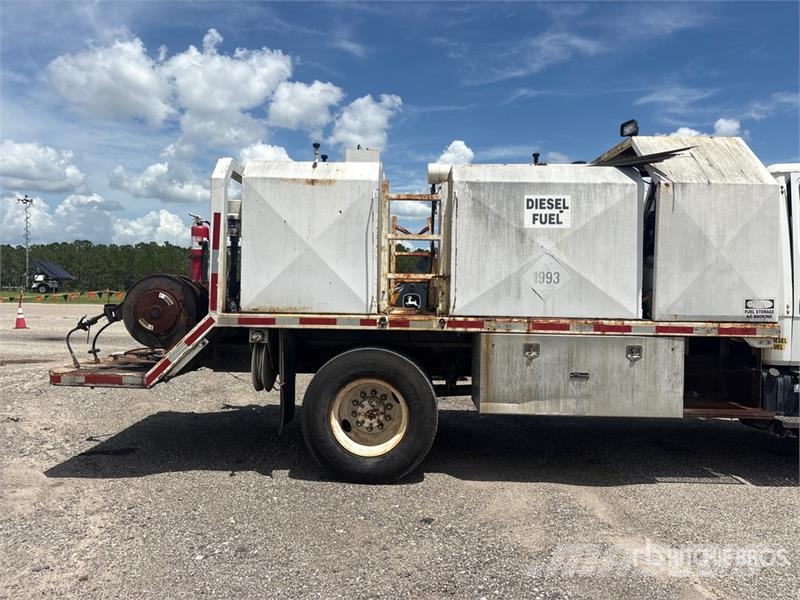 Freightliner FL 70 Camiones cisterna