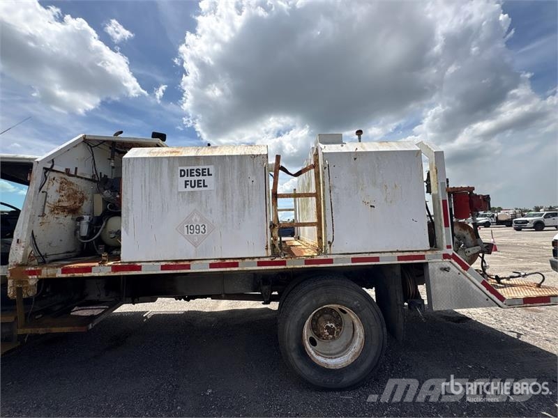 Freightliner FL 70 Camiones cisterna