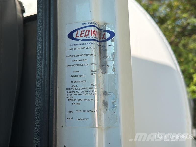 Freightliner FL70 2000 gal 4x2 Water Truck Поливальні машини