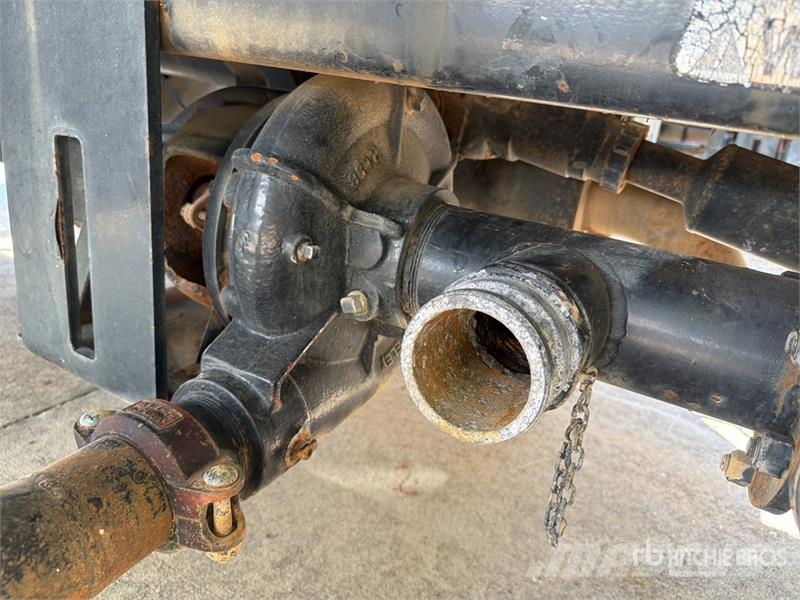 Freightliner FL70 2000 gal 4x2 Water Truck Поливальні машини
