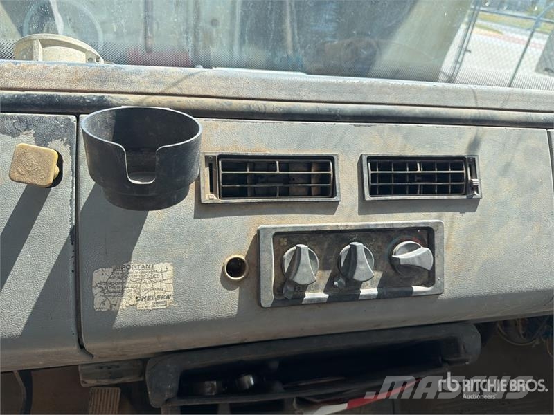 Freightliner FL70 2000 gal 4x2 Water Truck Поливальні машини