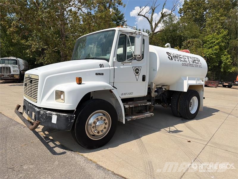 Freightliner FL70 2000 gal 4x2 Water Truck Поливальні машини