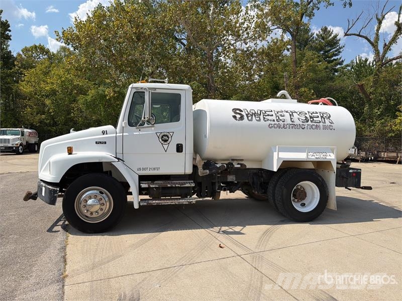 Freightliner FL70 2000 gal 4x2 Water Truck Поливальні машини
