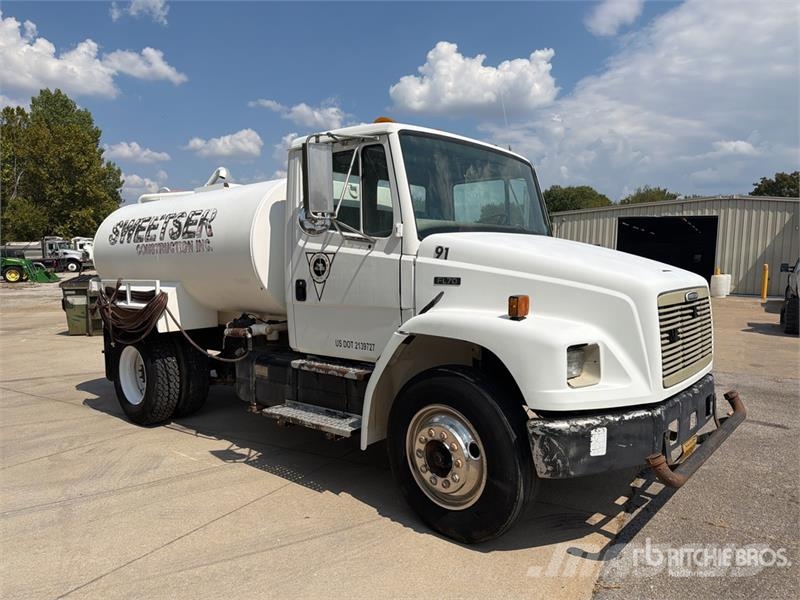 Freightliner FL70 2000 gal 4x2 Water Truck Поливальні машини