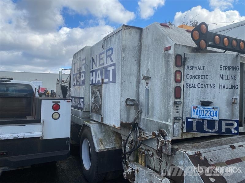 Freightliner FL70 Sweeper Truck (Inoperable) شاحنات كاسحة