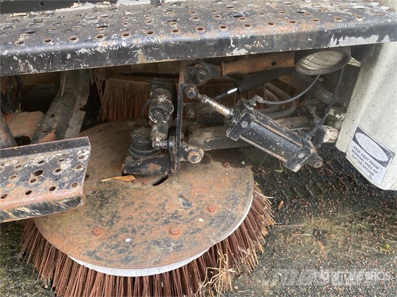 Freightliner FL70 Sweeper Truck (Inoperable) شاحنات كاسحة