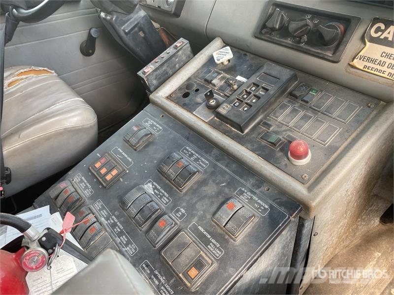 Freightliner FL70 Sweeper Truck (Inoperable) شاحنات كاسحة