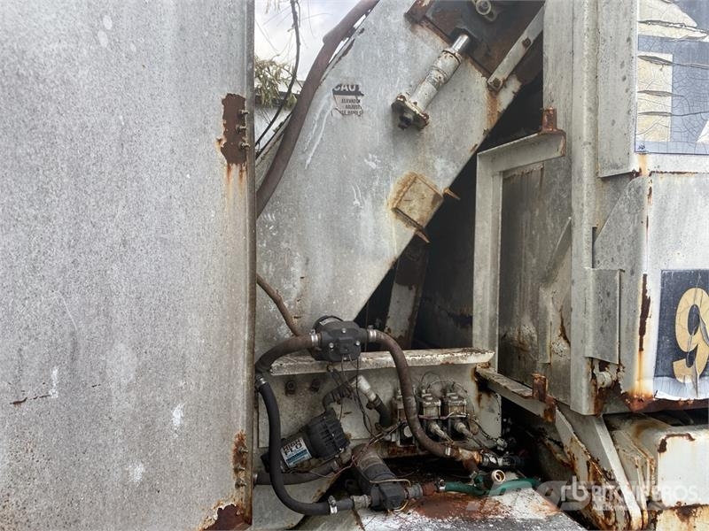 Freightliner FL70 Sweeper Truck (Inoperable) شاحنات كاسحة