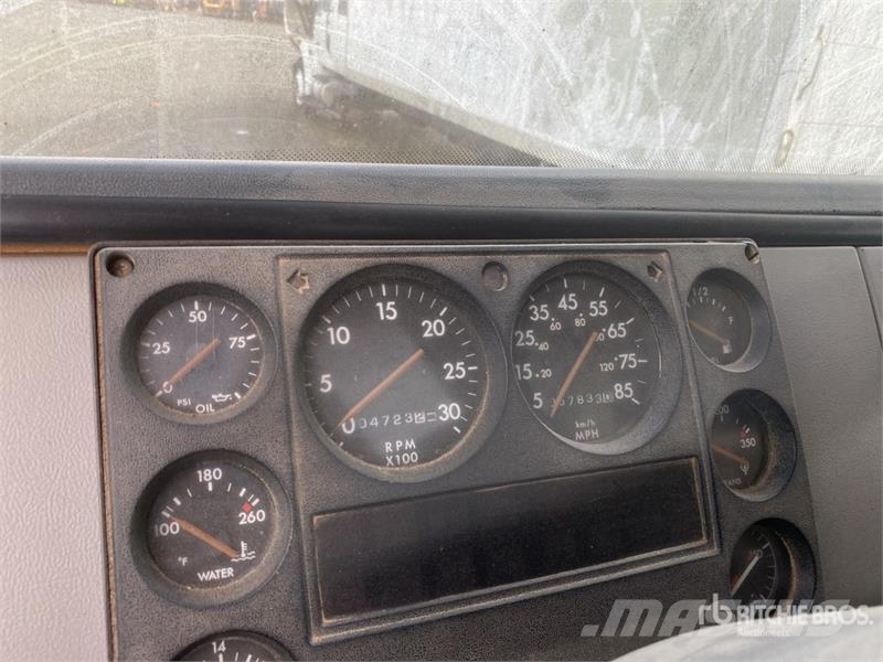 Freightliner FL70 Sweeper Truck (Inoperable) شاحنات كاسحة