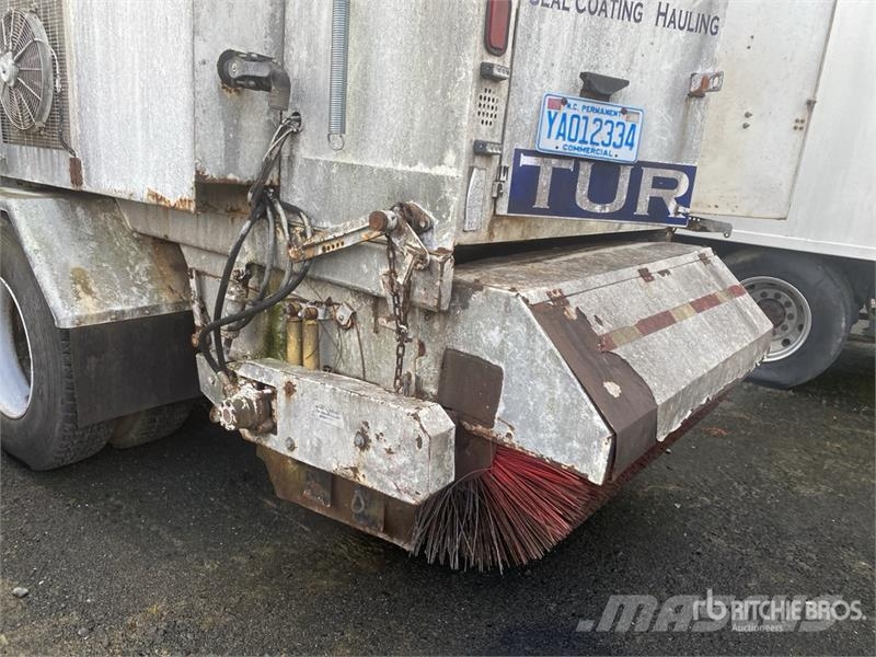 Freightliner FL70 Sweeper Truck (Inoperable) شاحنات كاسحة