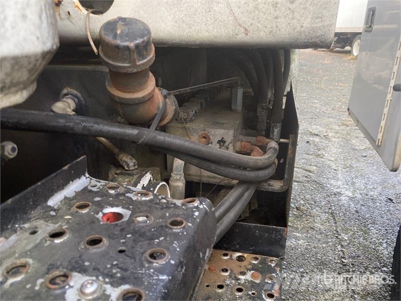 Freightliner FL70 Sweeper Truck (Inoperable) شاحنات كاسحة