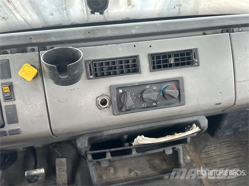 Freightliner FL80 6x4 Flatbed Truck Kamioni sa otvorenim sandukom