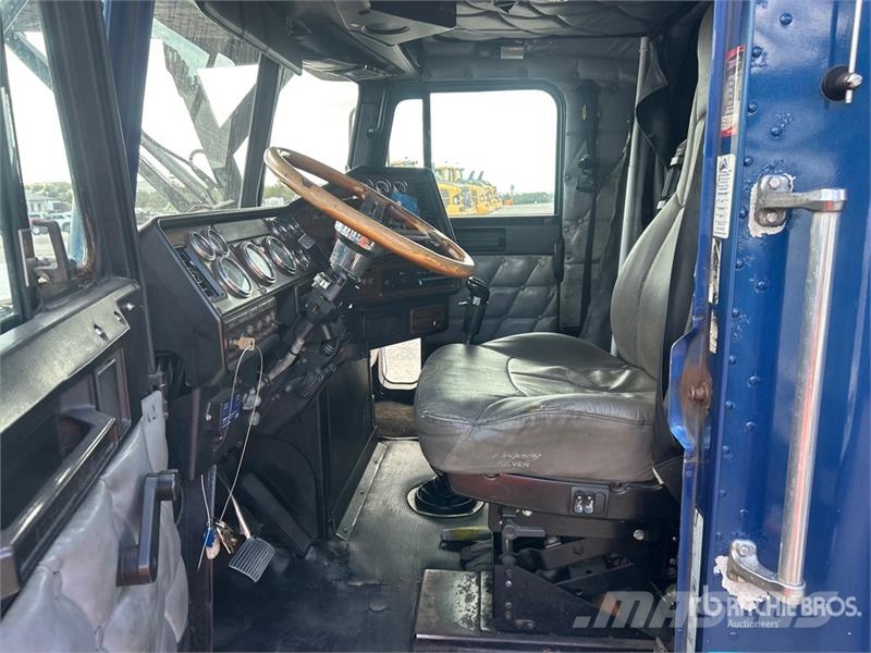 Freightliner FLD 120 Evakuatori