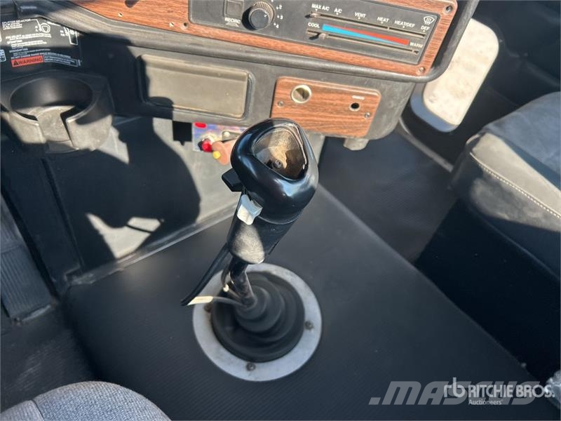 Freightliner FLD 120 Truck Tractor Units